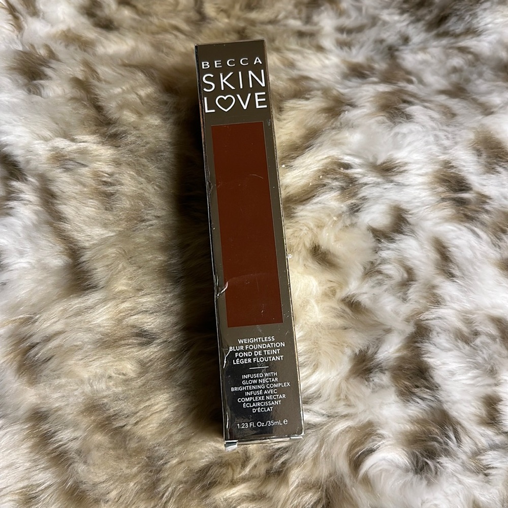 Becca Skin Love Weightless Blur Foundation “walnut shade “💕 3x15$